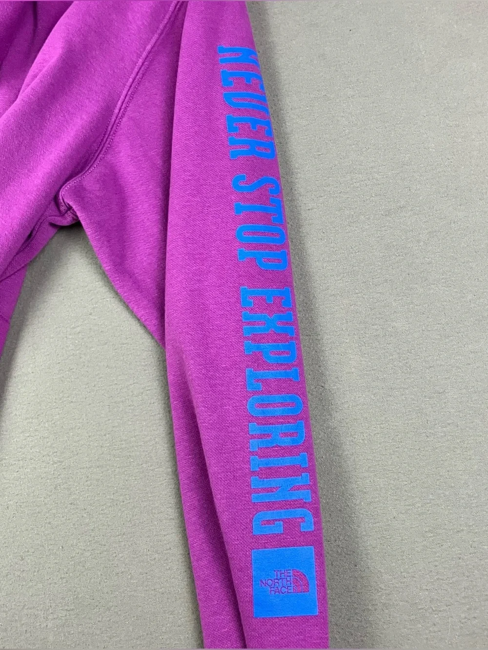The North Face Men’s Size M Hoodie Sweatshirt Purple Never Stop Exploring Logo.